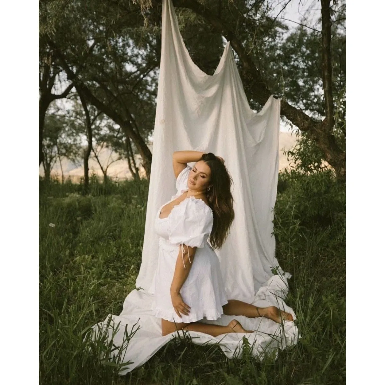 ELEGANT WHITE COTTON LACE MINI DRESS