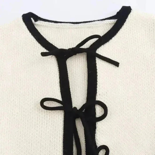 Josette – Bow accents – Chic cardigan