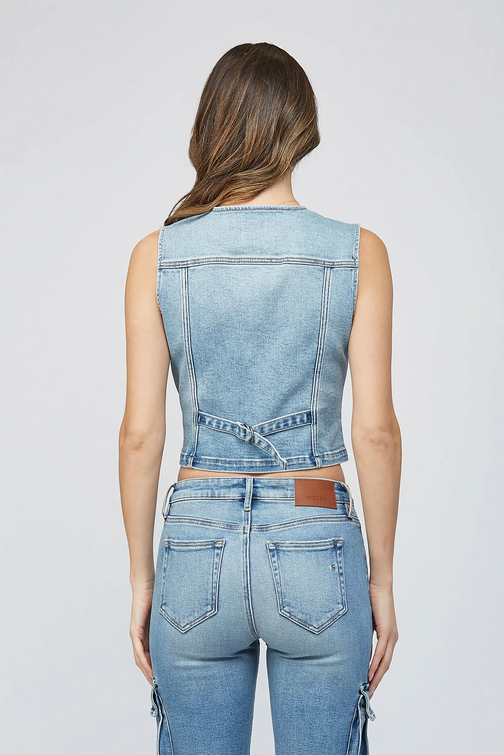 [REBEL] LIGHT WASH FITTED DENIM VEST