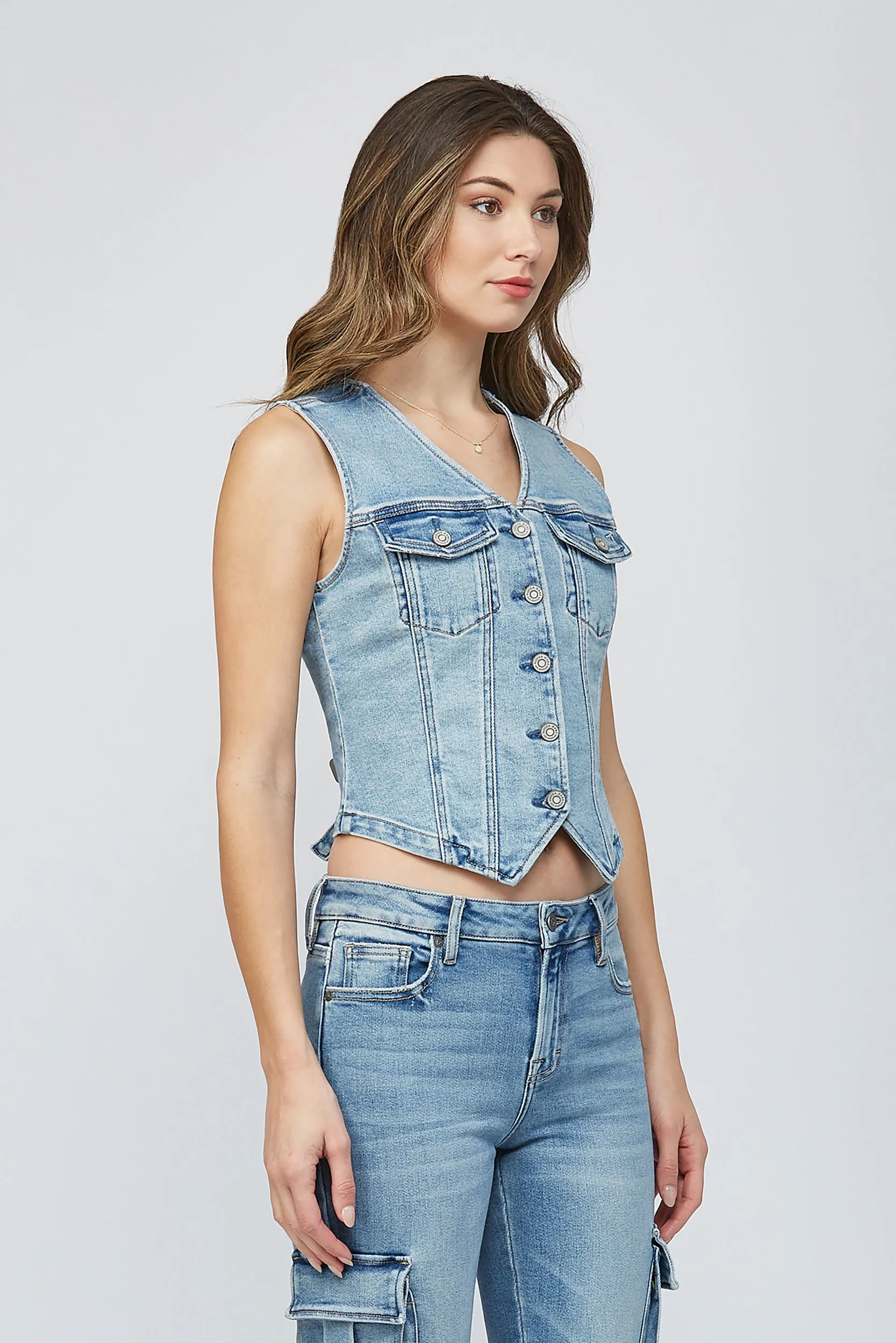 [REBEL] LIGHT WASH FITTED DENIM VEST