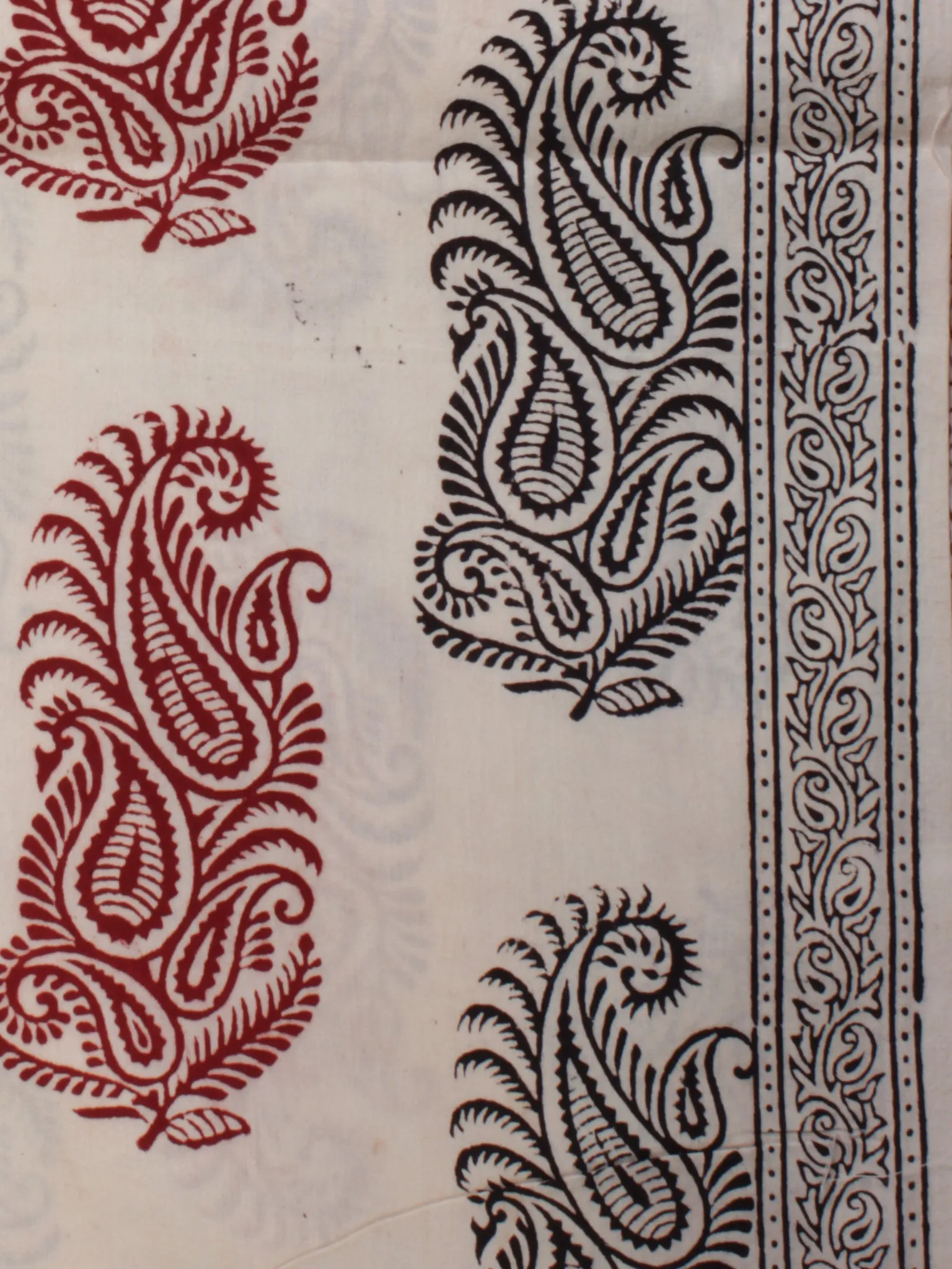 White Red Black Bagh Printed Cotton Fabric Per Meter - F005F2071